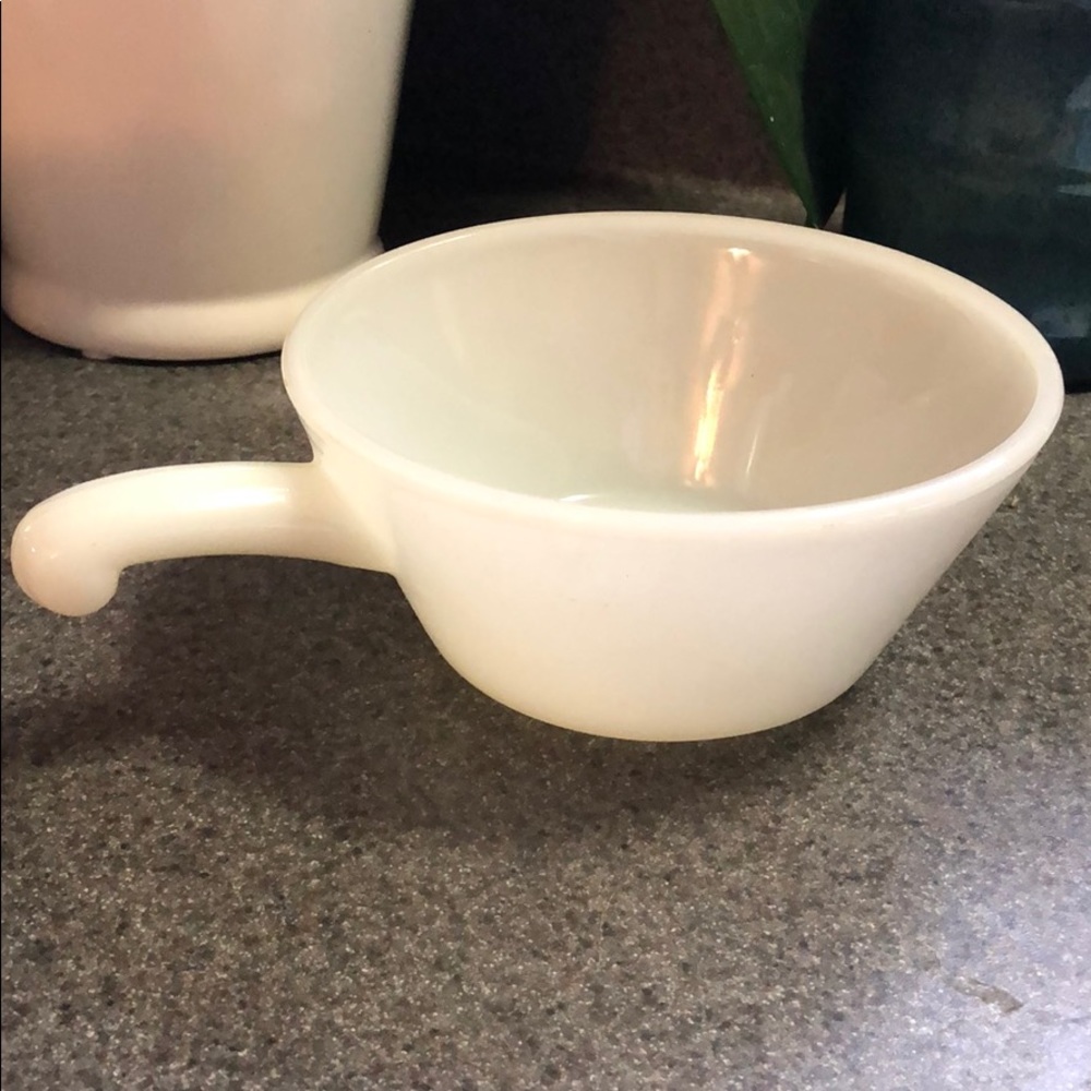 Anchor Hocking White Milk Glass Soup Bowl
.